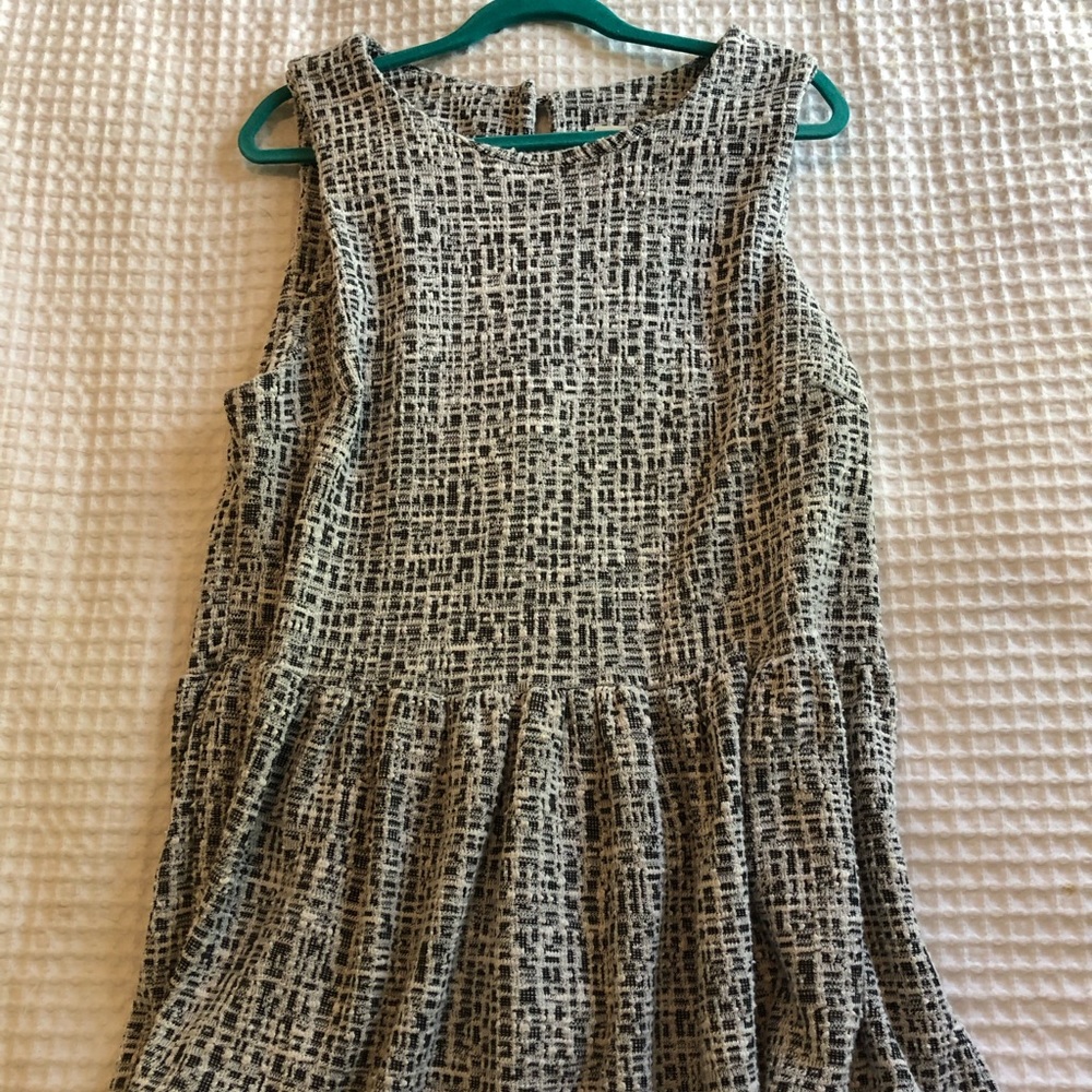 Black and white Anthropologie top!!